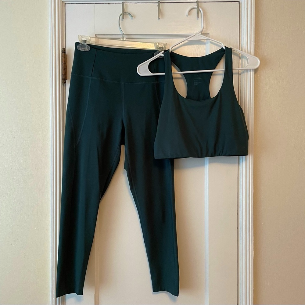Girlfriend Collective Set in Moss (dark green), size M